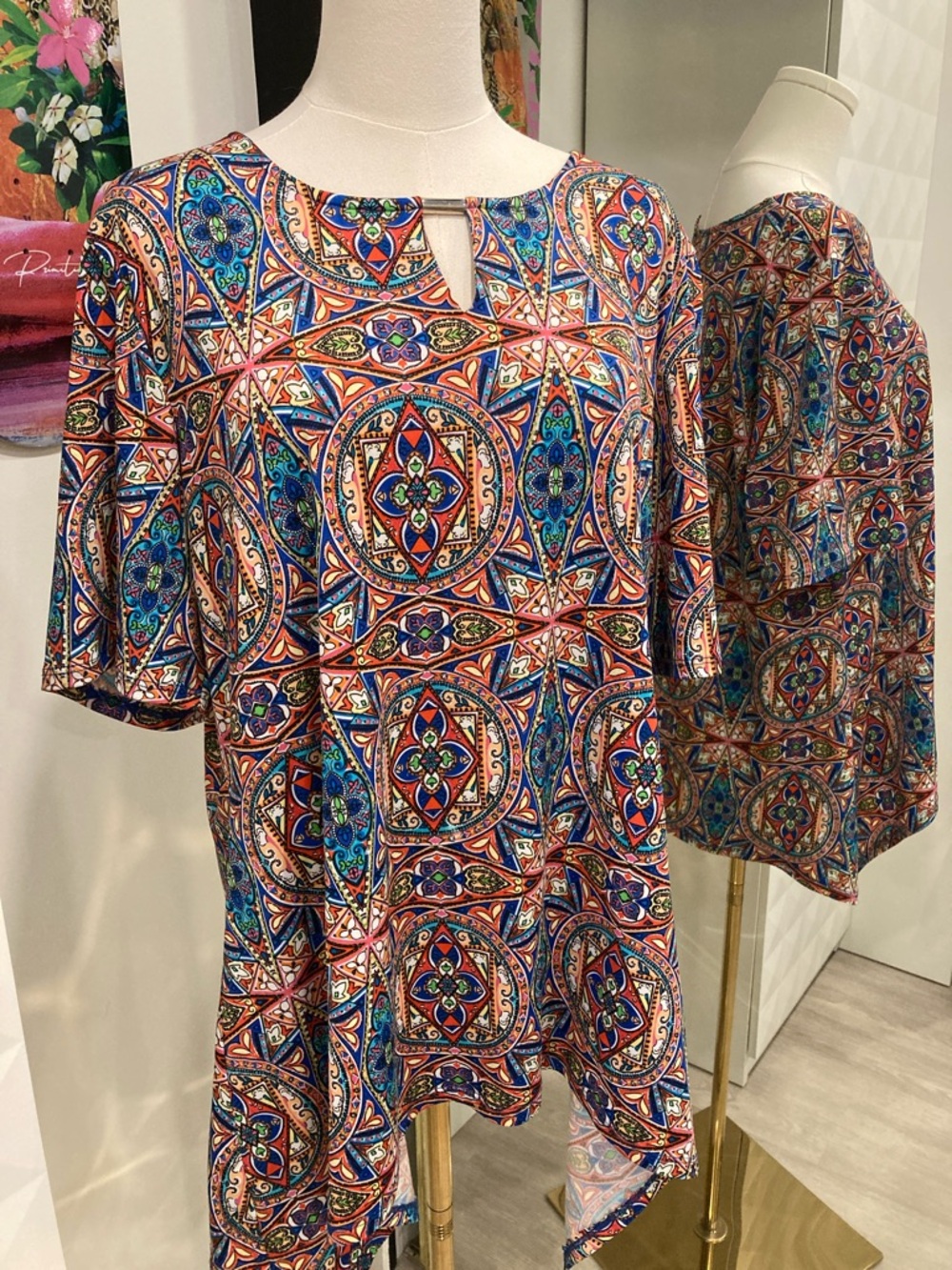 Vintage Short Sleeve Keyhole Top in Blue, Orange, Red